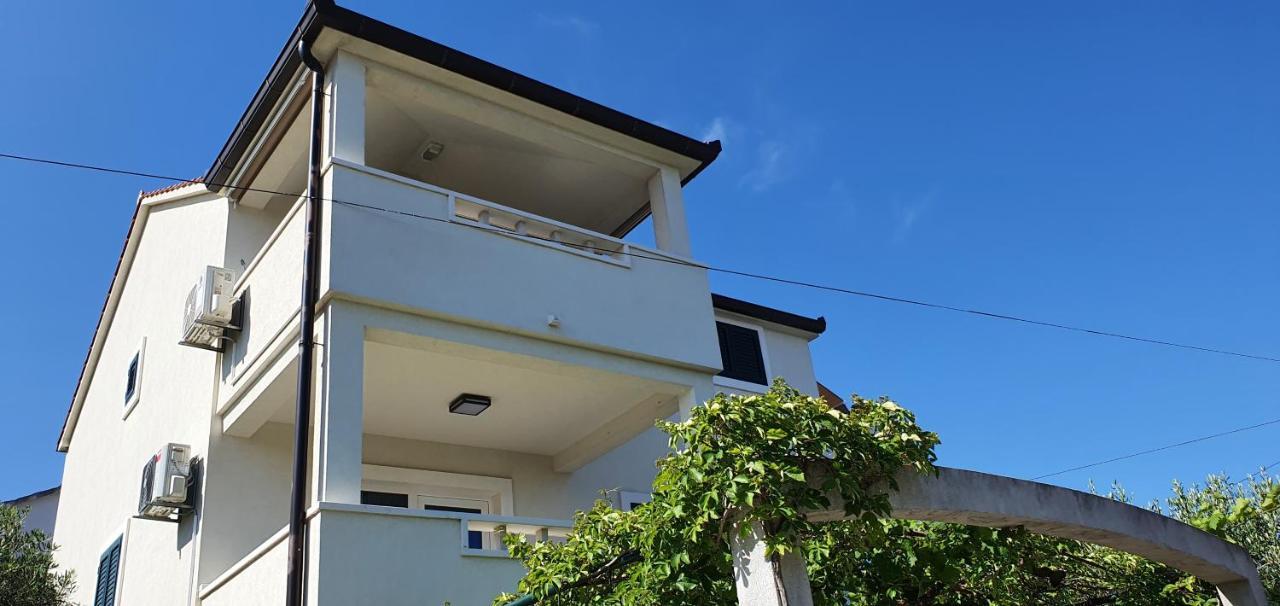Ferienwohnung Salsa Supetar Exterior foto