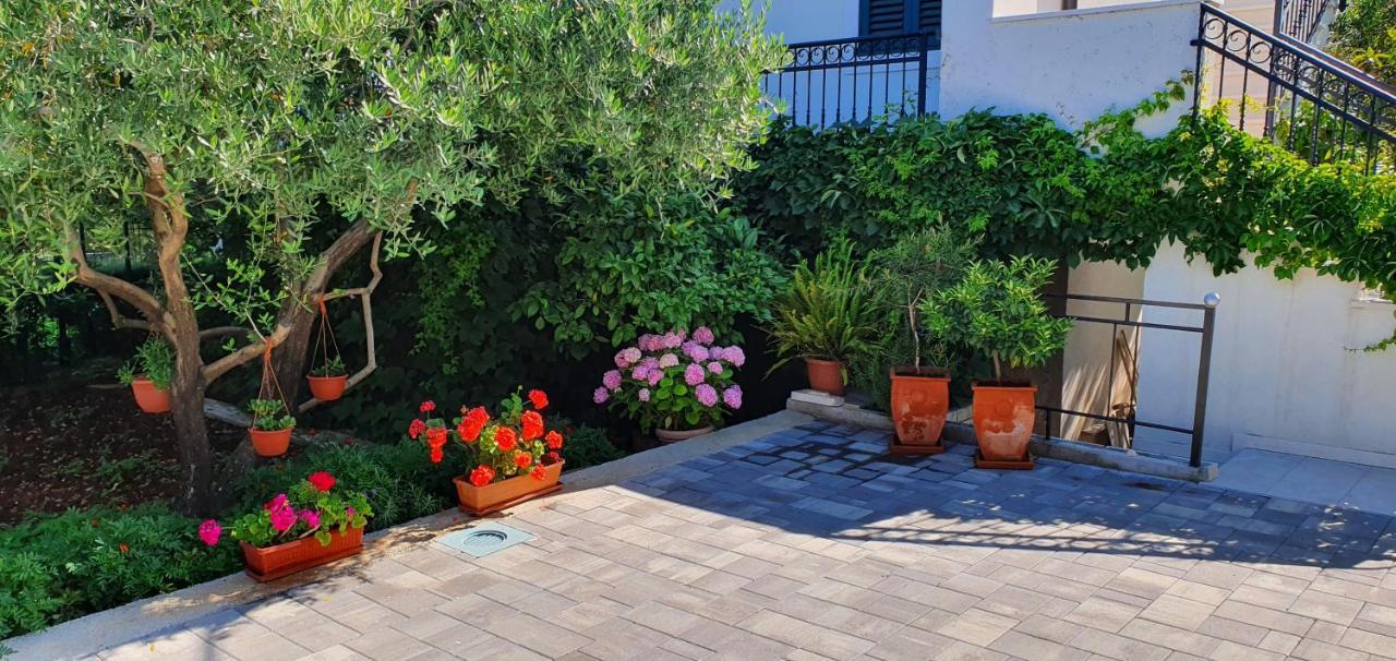 Ferienwohnung Salsa Supetar Exterior foto
