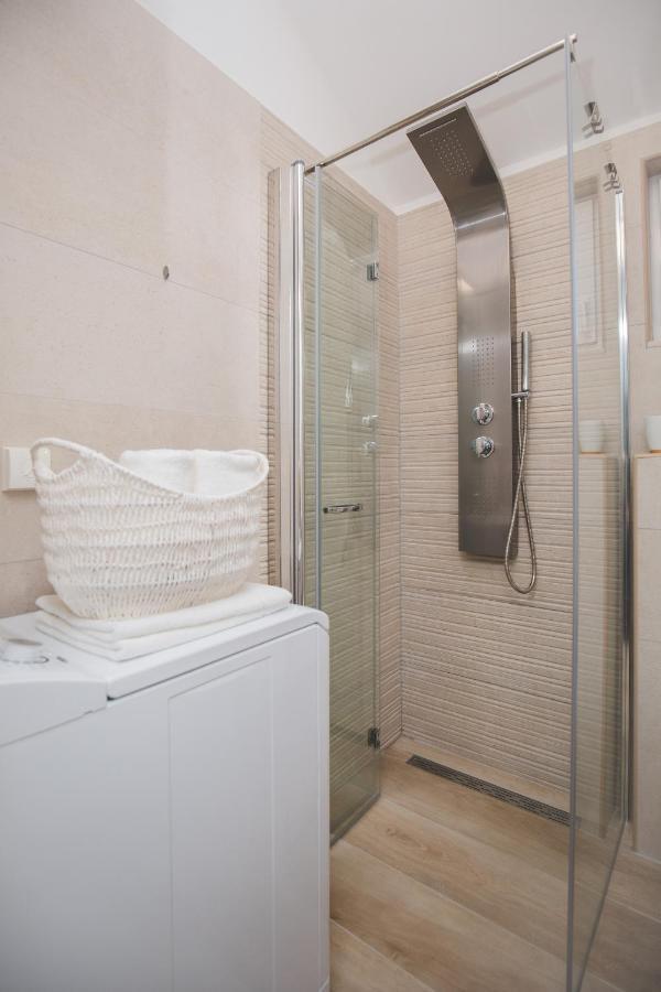 Ferienwohnung Salsa Supetar Exterior foto
