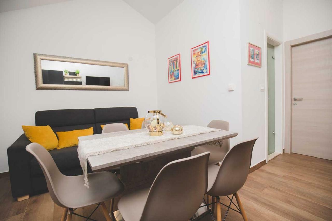 Ferienwohnung Salsa Supetar Exterior foto