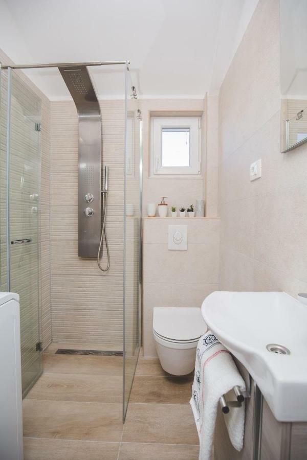 Ferienwohnung Salsa Supetar Exterior foto